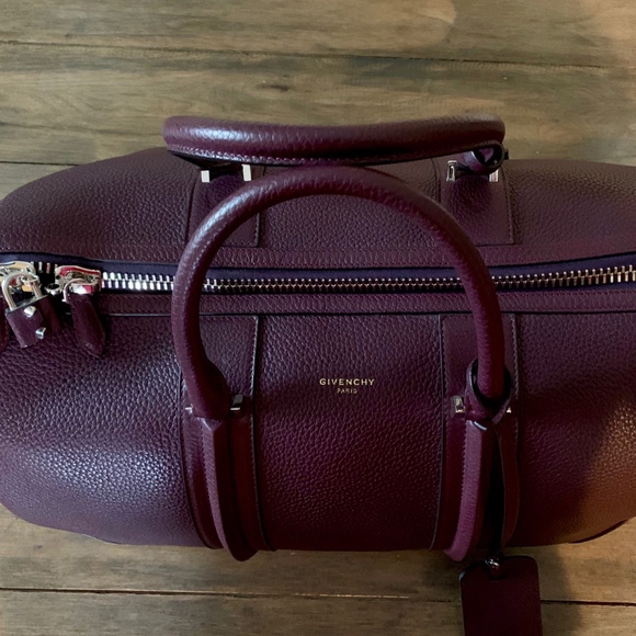 BRAND NEW, AUTHENTIC, GIVENCHY TRAVEL BAG - Picture 4 of 8